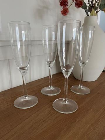 champagne glazen beschikbaar voor biedingen