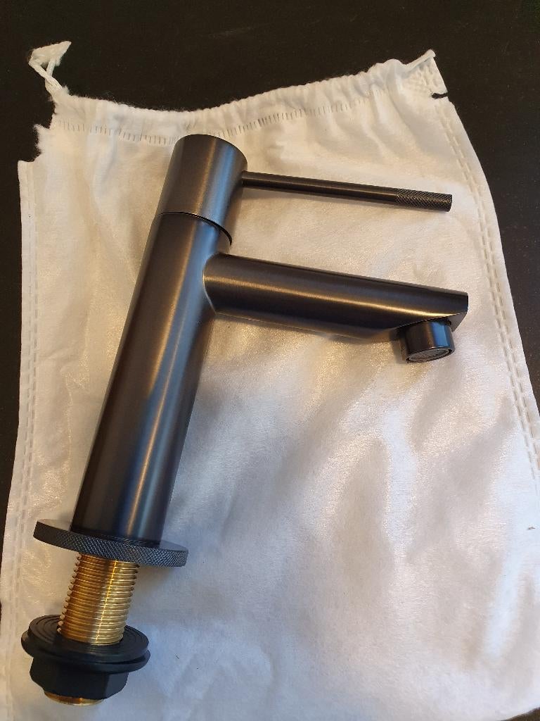 Moya Ribera Best Design GUN METAL wastafelkraan Toiletkraan, Huis en Inrichting, Nieuw, Grijs, Minder dan 100 cm, 25 tot 50 cm