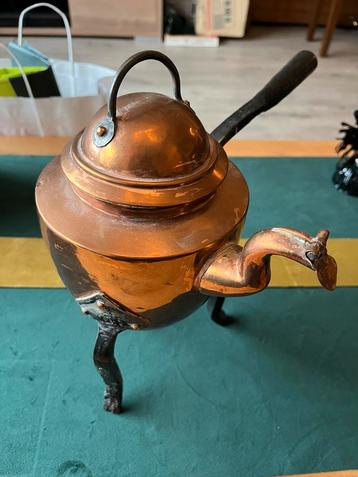 19e eeuwse koperen theepot beschikbaar voor biedingen