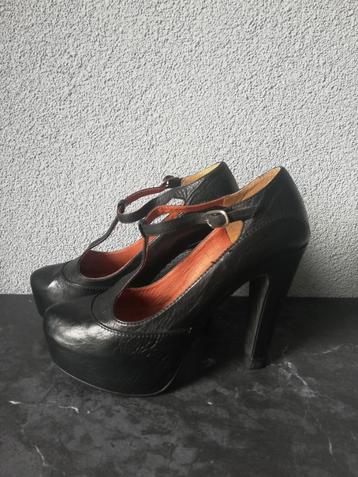 Zwart leren plateau pumps T-strap, maat: 39