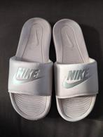 Nike Slippers Licht Roze Maat 34/35, Kleding | Dames, Ophalen of Verzenden