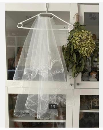 Witte Bruidssluier - rond maat 130 cm met onderrand beschikbaar voor biedingen