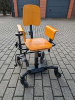 mercado medic kleine smalle trippelstoel van hout, Ophalen of Verzenden, Zo goed als nieuw