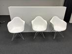 Witte moderne kuip stoelen, Huis en Inrichting, Ophalen, Kunststof, Wit, Zo goed als nieuw