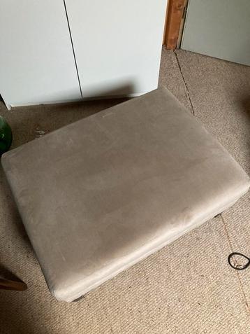 Hocker / poef beschikbaar voor biedingen