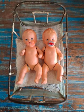 Twee poppenhuis popjes  beschikbaar voor biedingen