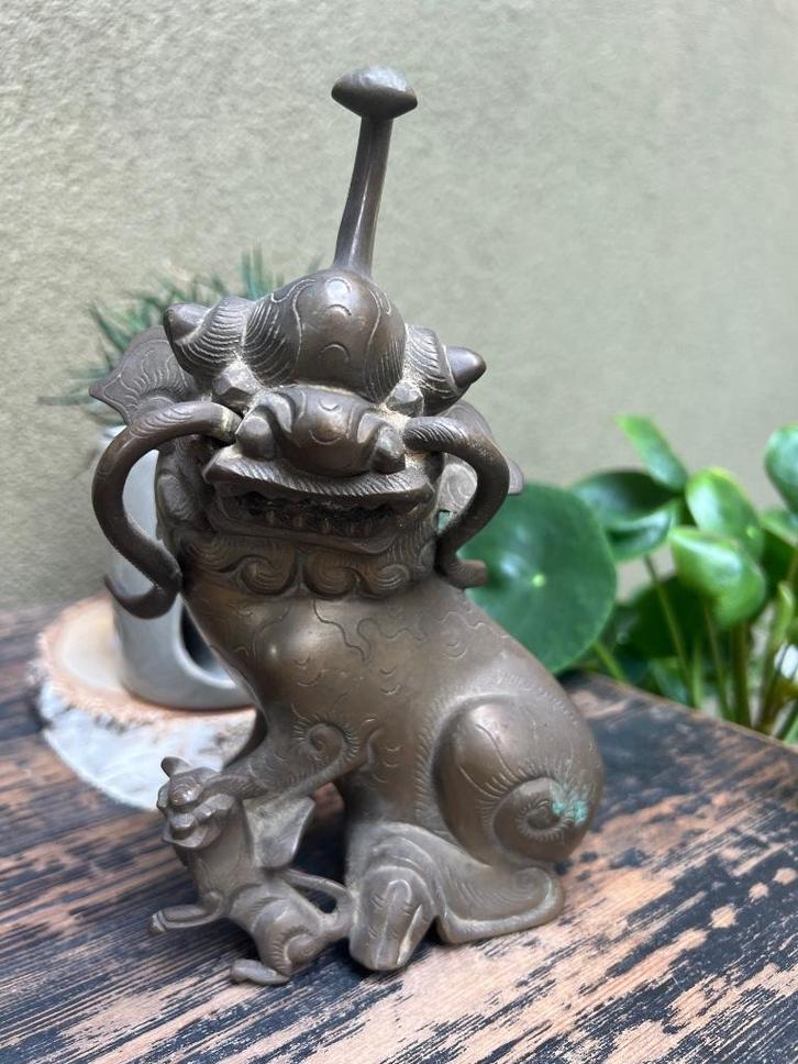 Chinees bronzen boeddhistische leeuw met jong Qing chinese, Antiek en Kunst, Antiek | Koper en Brons, Brons, Ophalen of Verzenden
