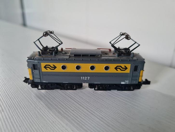 Minitrix 1127 NS elektrische loc 2069, Hobby en Vrije tijd, Modeltreinen | N-Spoor, Gebruikt, Locomotief, Gelijkstroom, Trix, NS