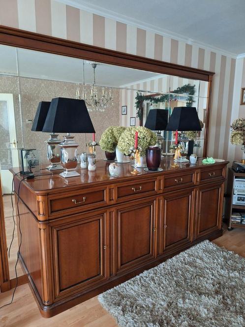 Klassiek notenhout dressoir met facet geslepen spiegel 284 c, Huis en Inrichting, Kasten | Dressoirs, 200 cm of meer, 50 tot 75 cm