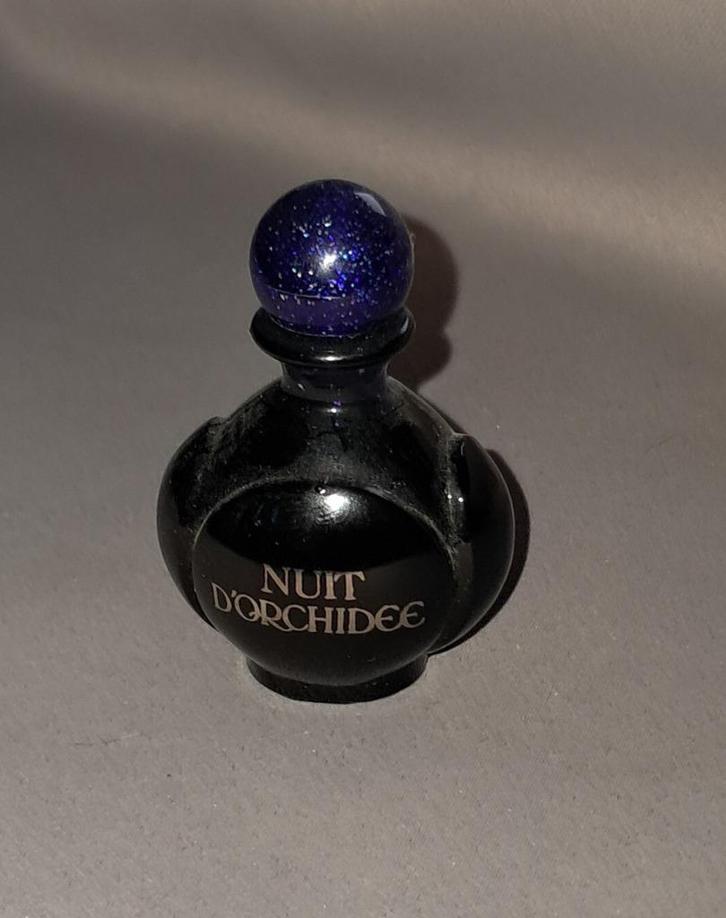 Volle parfum mini -  Yves rocher orchidee nuit, Verzamelen, Parfumverzamelingen, Zo goed als nieuw, Miniatuur, Gevuld, Ophalen of Verzenden