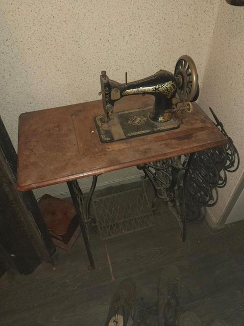 Antieke Singer Naaimachine met Gietijzeren Onderstel, Antiek en Kunst, Antiek | Naaimachines, Ophalen of Verzenden