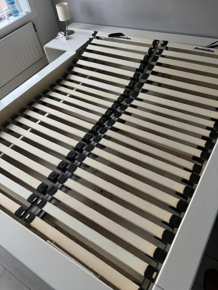 Gebruikt bedframe, Huis en Inrichting, Slaapkamer | Bedden, Gebruikt, Tweepersoons, Overige maten, Overige maten, Hout, Wit, Verstelbaar