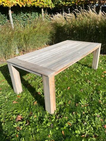Tuintafel robuust teakhout beschikbaar voor biedingen