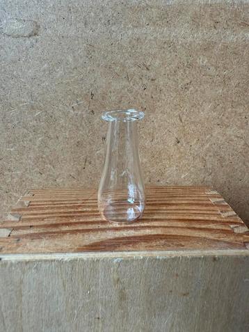 Grote vaas - hxb 4.4x2cm - glas - barbie beschikbaar voor biedingen