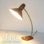 Vintage, industriële Hala bureaulamp, lamp, desk light, Huis en Inrichting, Lampen | Tafellampen, Gebruikt, -, Vintage, midcentury, midcentury, retro, industrieel