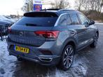 Volkswagen T-Roc 1.5 TSI 150PK Sport R-LINE AUTOM. PANO | TR, Auto's, Stof, Euro 6, 4 cilinders, 150 pk