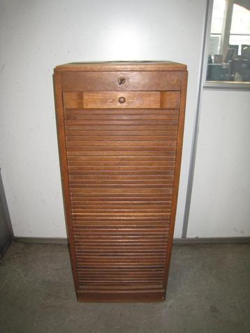 Antieke eiken archiefkast beschikbaar voor biedingen