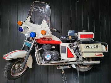 Oude Draaimolen Motor - Politie Motorfiets Decoratie beschikbaar voor biedingen