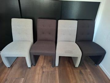 4 eetkamer stoelen, zwart en grijs beschikbaar voor biedingen