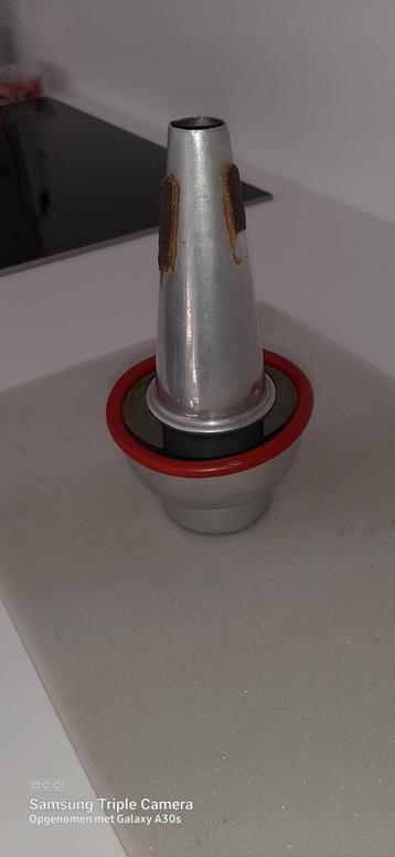 Vintage Trompet Demper beschikbaar voor biedingen