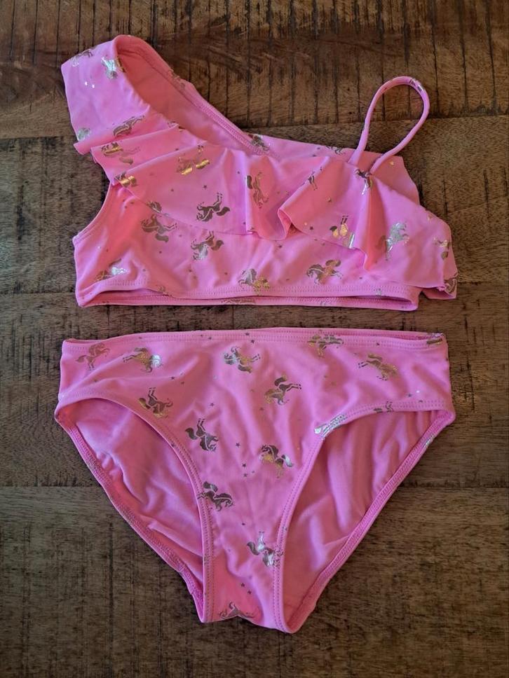 134/140. Zeer vrolijke bikini met gouden paarden, maat 134 /, Kinderen en Baby's, Kinderkleding | Kinder-zwemkleding, Zo goed als nieuw