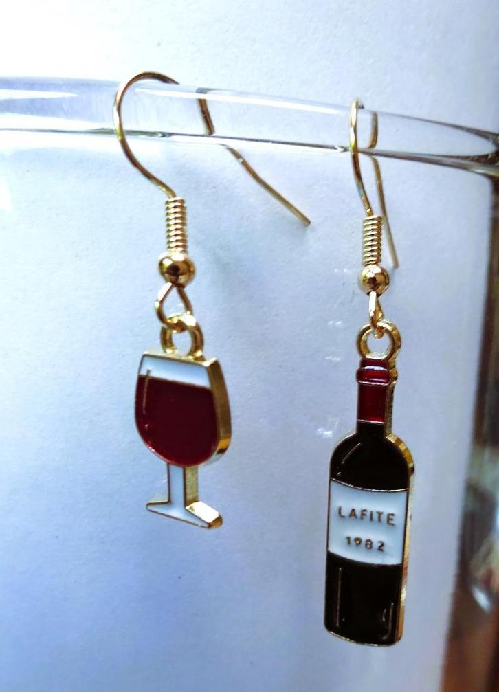 Oorhangers wijnfles lafite 1982 & vol wijnglas, Sieraden, Tassen en Uiterlijk, Oorbellen, Zo goed als nieuw, Hangers, Overige materialen