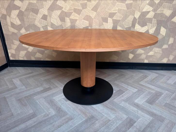 Leolux Calbuco tafel, Huis en Inrichting, Tafels | Eettafels, Zo goed als nieuw, 100 tot 150 cm, 150 tot 200 cm, Vijf personen of meer