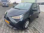 Toyota Aygo 1.0 Vvt-i 72pk 5D 2020 Grijs, Auto's, Voorwielaandrijving, Stof, Metallic lak, Euro 6