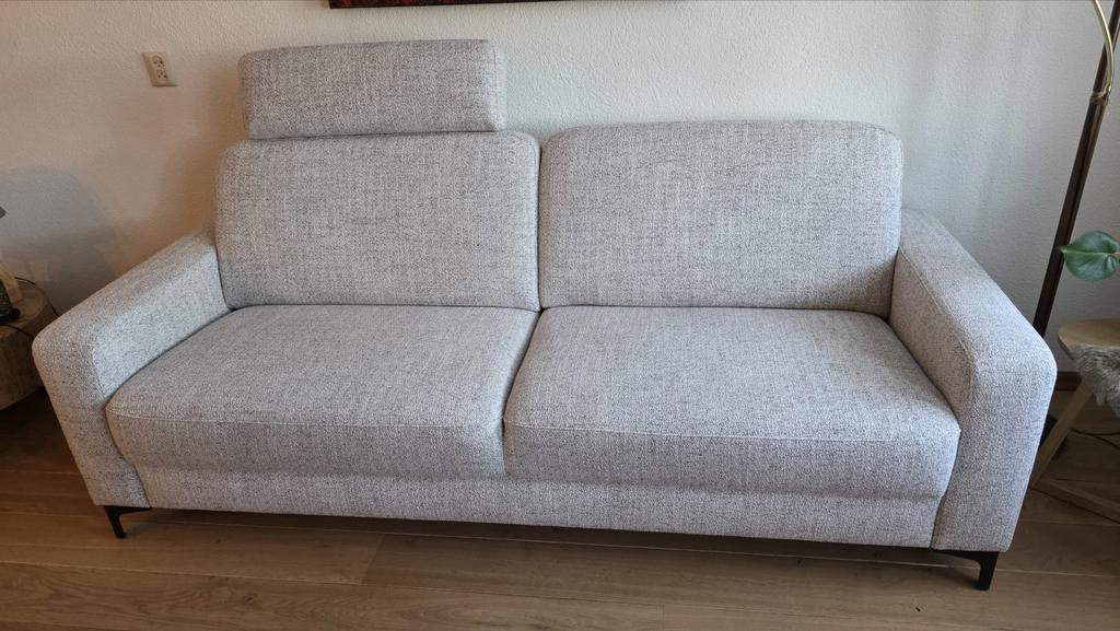 Lichtgrijze bank met neksteun | NIEUW, Ophalen, 75 tot 100 cm, Rechte bank, Stof