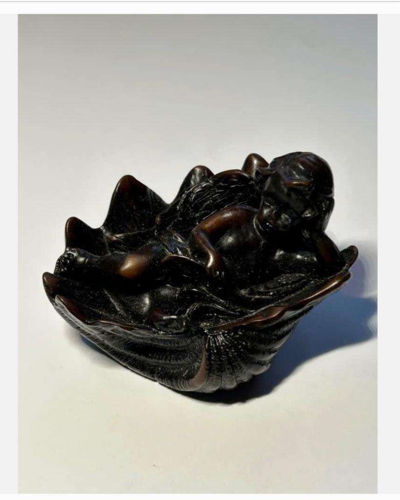 Engel in schelp, polystone, bruin, 7,5 x 6 cm, Ophalen of Verzenden, Zo goed als nieuw, Mens