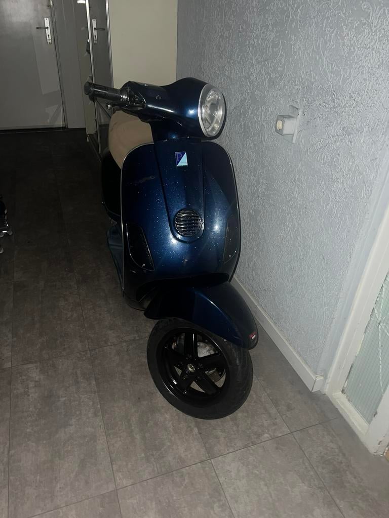 Vespa lx 4t, Fietsen en Brommers, Scooters | Vespa, Ophalen, Zo goed als nieuw, Benzine, Vespa LX