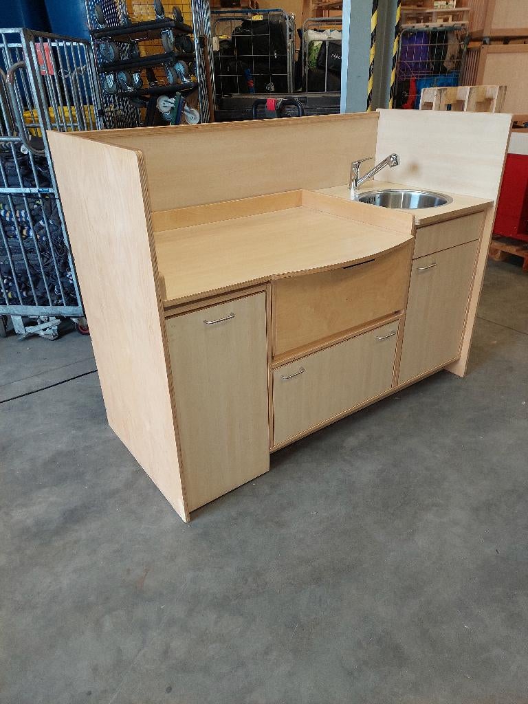 KDV commode - hoogteverstelbaar met gootsteen en trap, 70 cm of meer, 105 cm of meer, Ophalen of Verzenden, Voetruimte