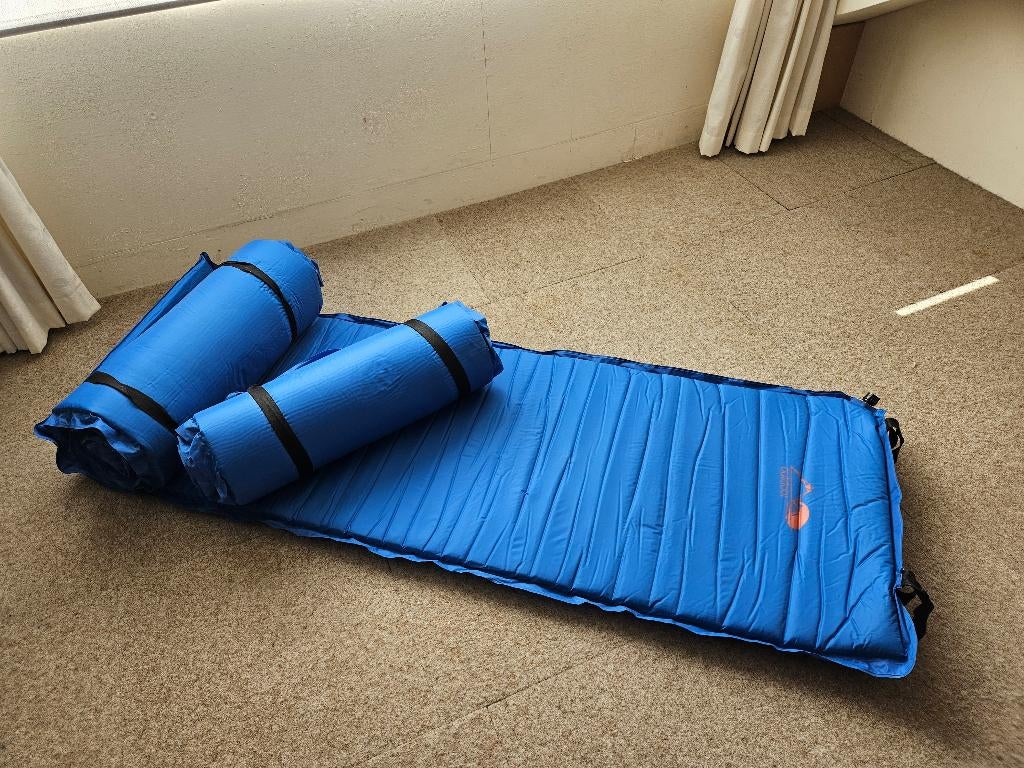 Zelfopblaasbare matrasjes, Caravans en Kamperen, Kampeeraccessoires, Ophalen, Zo goed als nieuw