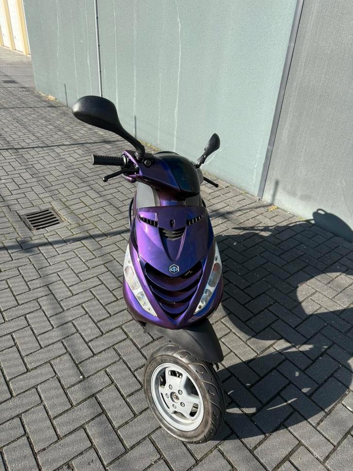 Piaggio zip 4takt2v, Fietsen en Brommers, Scooters | Piaggio, Zo goed als nieuw, Zip, Maximaal 25 km/u, Benzine, Ophalen