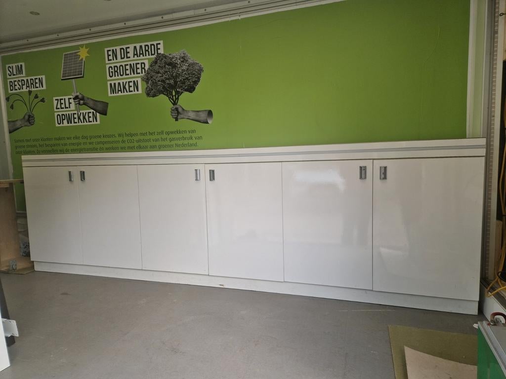 Groot dressoir met LED verlichting, uit een kantoorbus, Ophalen, 25 tot 50 cm