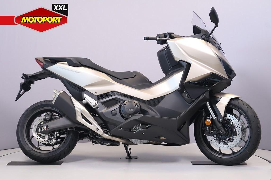 Honda FORZA 750 (bj 2026), Scooter, Honda Motor Europe Ltd, Bedrijf, Customer.service@honda-eu.com