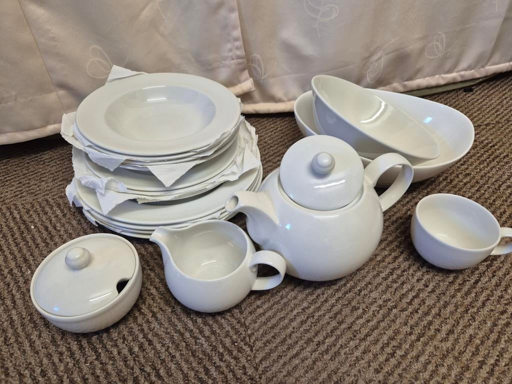 Wit servies Johnson Bros voor Douwe Egberts, Huis en Inrichting, Gebruikt, Keramiek, Ophalen of Verzenden, Effen