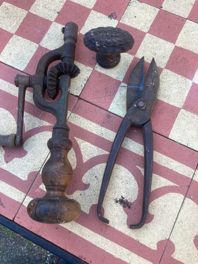 Oud gereedscap en een oude deurknop, Antiek en Kunst, Antiek | Gereedschap en Instrumenten, Ophalen