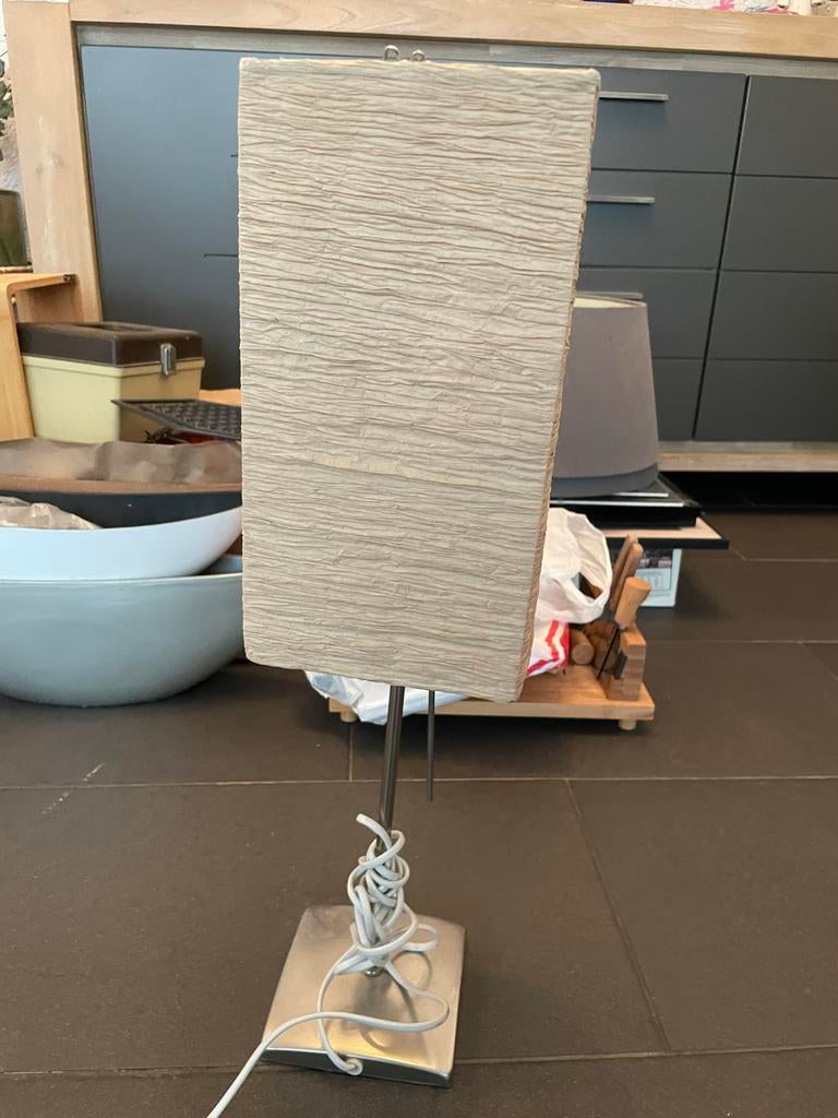 Moderne tafellamp met papieren kap, Ophalen, Gebruikt, Metaal, 50 tot 75 cm