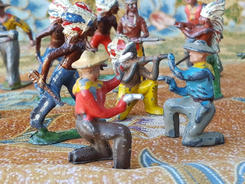 21 cowboys en Indianen oud speelgoed uit Engeland van tin., Ophalen of Verzenden
