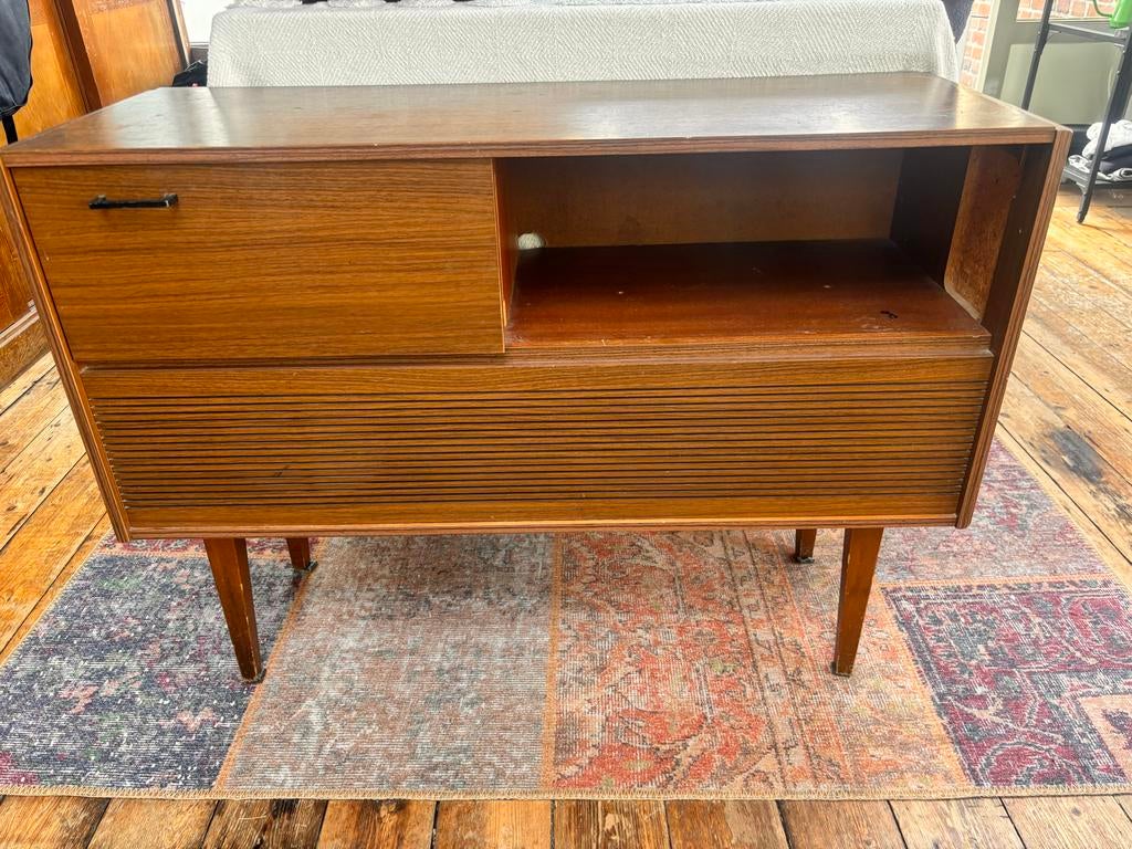 Oude radio/platenspelerkast, Ophalen