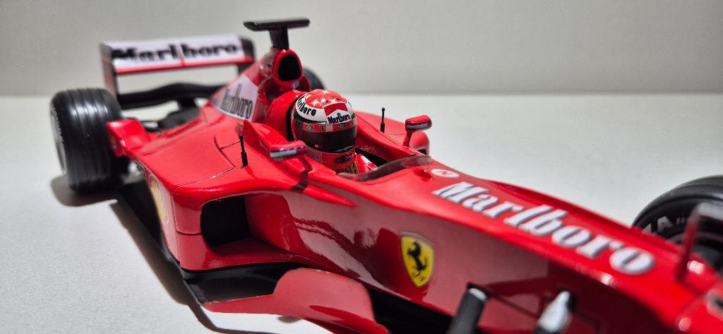 F1 Ferrari F2000 Michael Schumacher Marlboro 1/18, Ophalen of Verzenden, Zo goed als nieuw, Auto, Hot Wheels
