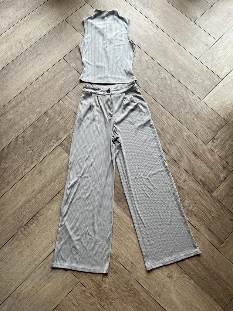 Grijze tweedelige set van Shein - Maat S, Kleding | Dames, Broeken en Pantalons, Ophalen of Verzenden, Zo goed als nieuw, Maat 36 (S)