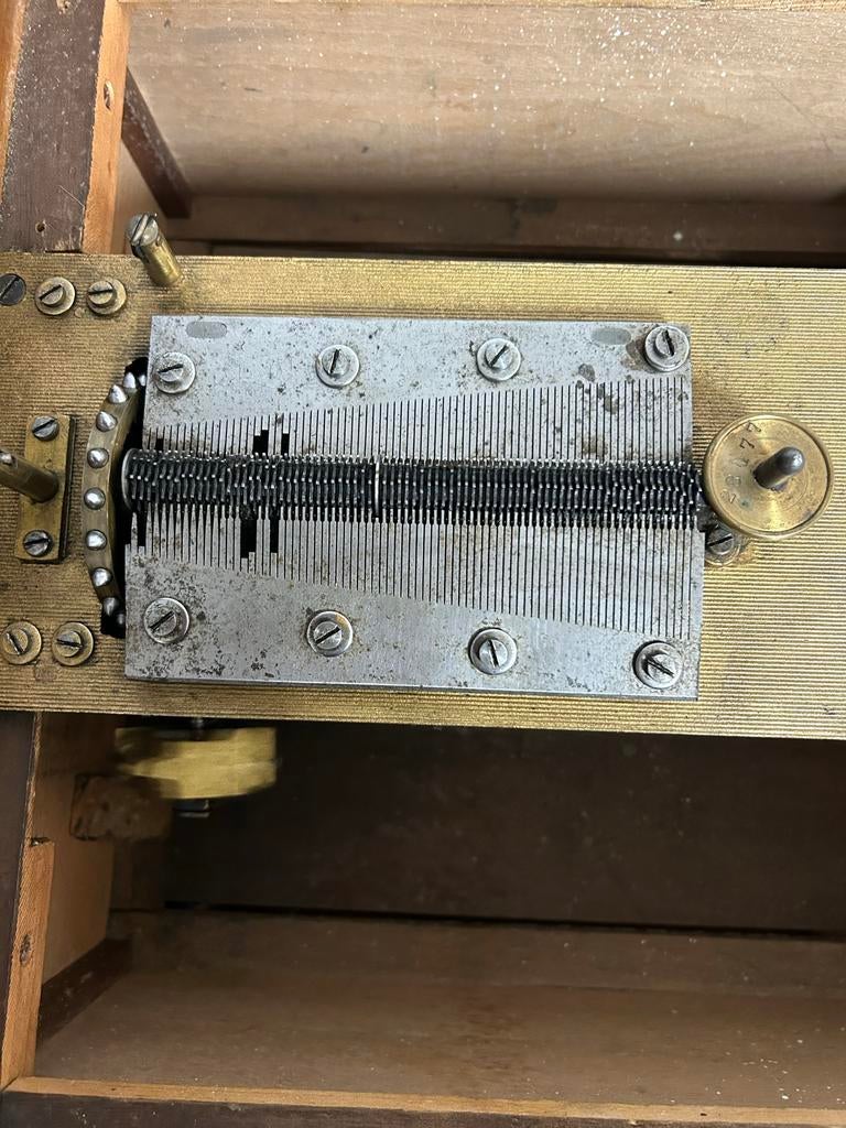 Gezocht: Dubbele kam Polyphone muziekdoos, Ophalen