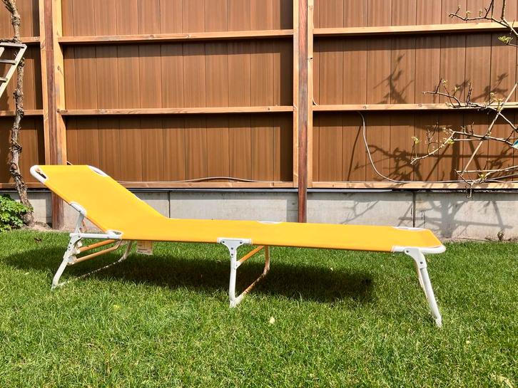 Geel ligbed inklapbaar, Tuin en Terras, Ligbedden, Gebruikt, Textileen, Verstelbaar, Ophalen