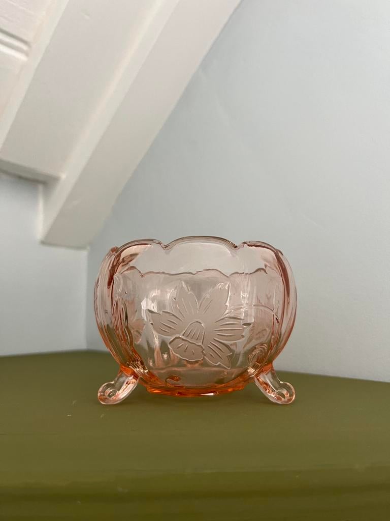 Mooi klein roze persglas schaaltje op pootjes., Ophalen of Verzenden