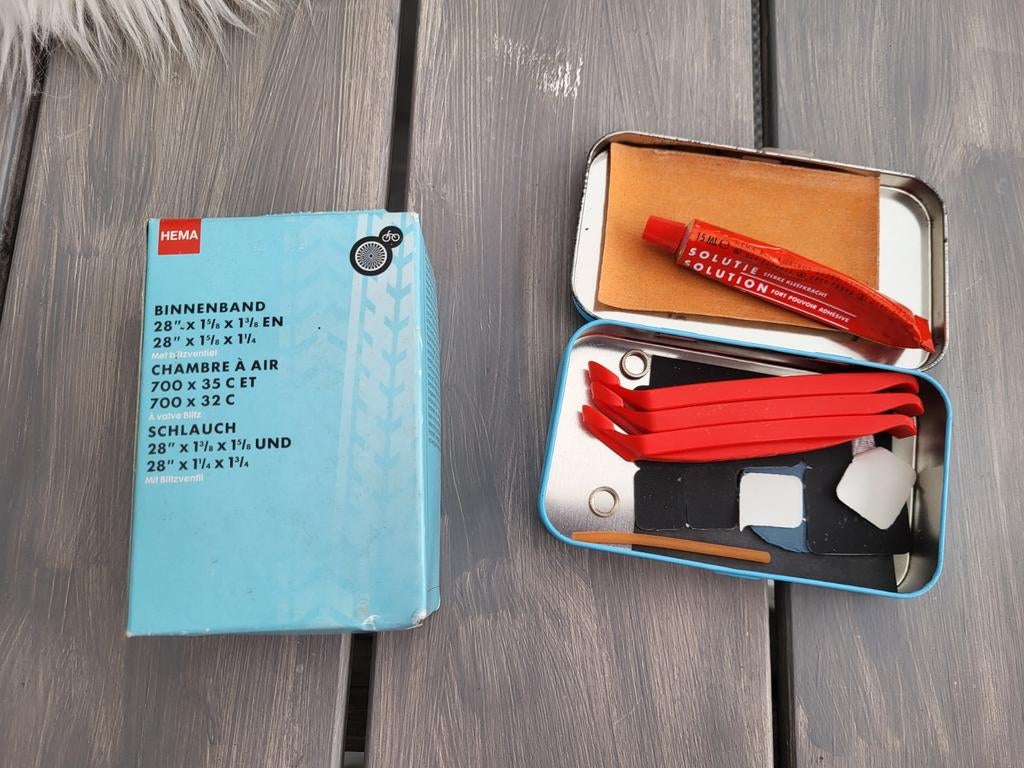 Gratis aftehalen in Venlo. Banden reparatie doosje., Ophalen, Zo goed als nieuw