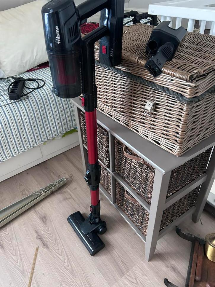 Tristar steelstofzuiger 22.2V - Draadloos en zakloos, Witgoed en Apparatuur, Stofzuigers, Gebruikt, Stofzuiger, Minder dan 1200 watt