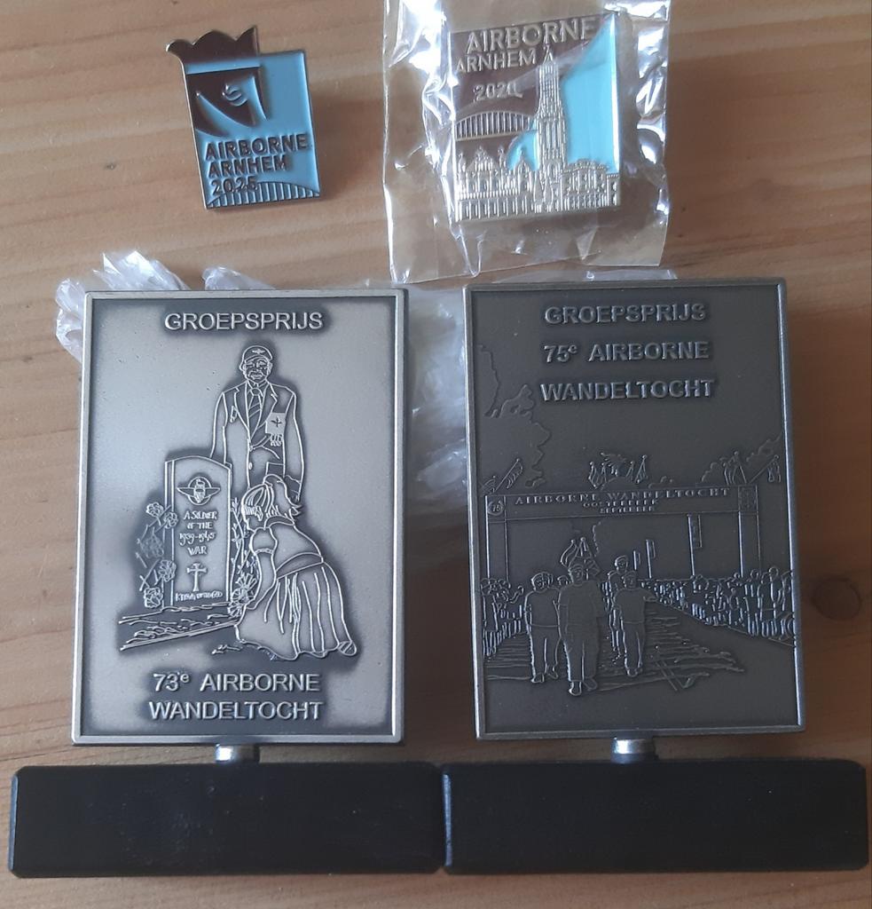 Airborne Arnhem Wandeltocht Medailles en Pins, Ophalen of Verzenden, Landmacht, Nederland, Embleem of Badge