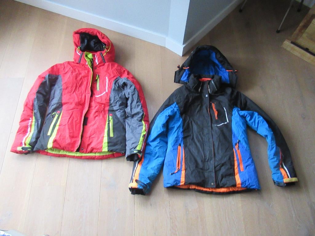 2 x ski jas EW-club level 5 dames maat M rood en blauw., Kleding | Dames, Wintersportkleding, Ophalen of Verzenden, Zo goed als nieuw